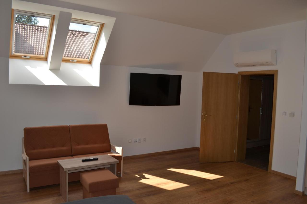 Penzion Nad Oborou Hradec Králové Dış mekan fotoğraf