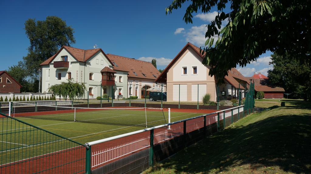 Penzion Nad Oborou Hradec Králové Dış mekan fotoğraf
