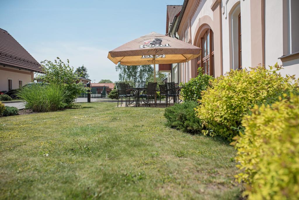 Penzion Nad Oborou Hradec Králové Dış mekan fotoğraf